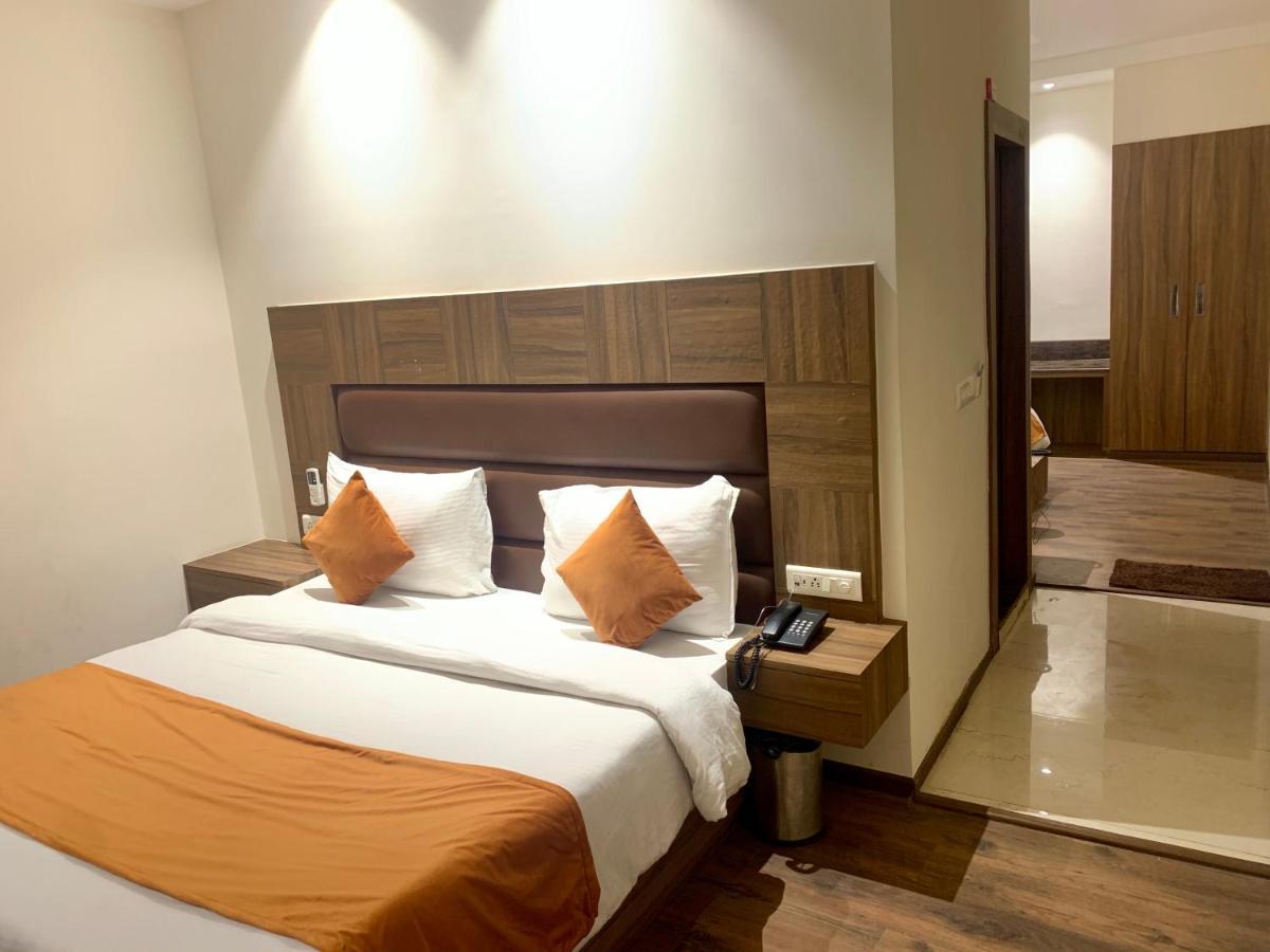 Hotel Amber Rudrapur Zewnętrze zdjęcie