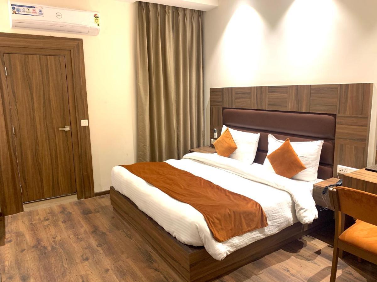 Hotel Amber Rudrapur Zewnętrze zdjęcie